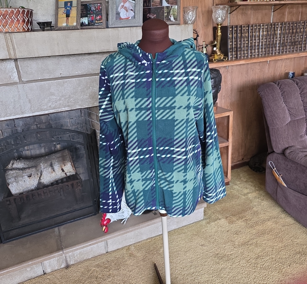 Women's Plaid Fleece Hooded Jacket.